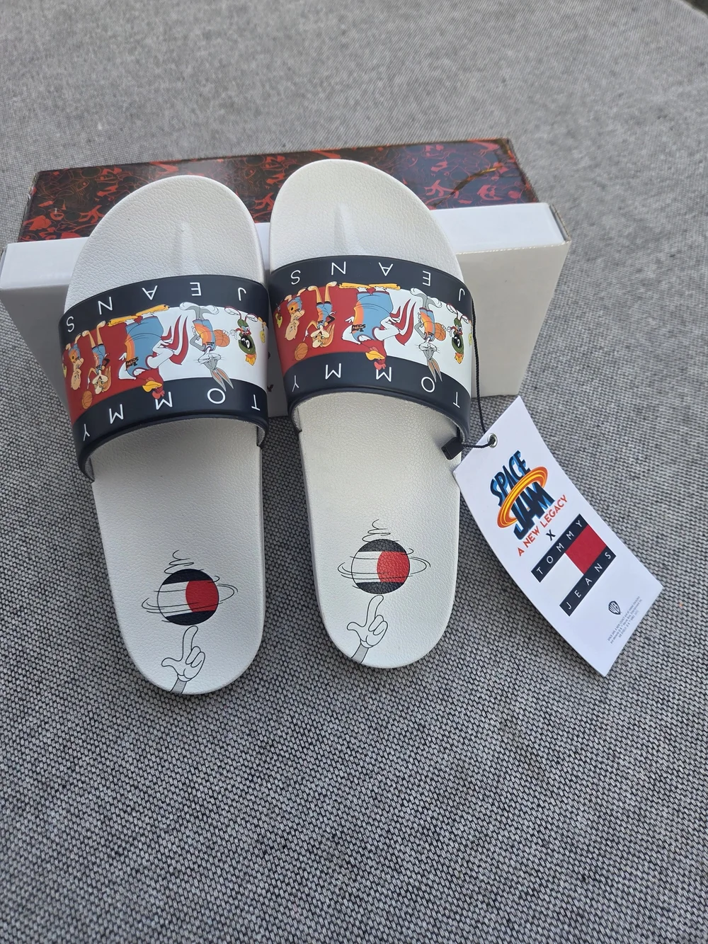 Tommy Jeans x Space Jam A New Legacy Cast Slides Boys Size 5 White NWT